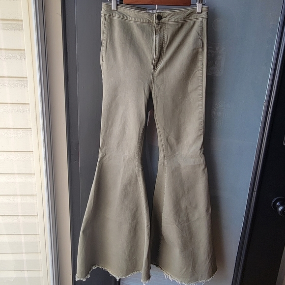 Free People Waist 29" Extreme Flared Bootcut Olive Clear Green Rise 11" in Retro - Picture 2 of 10